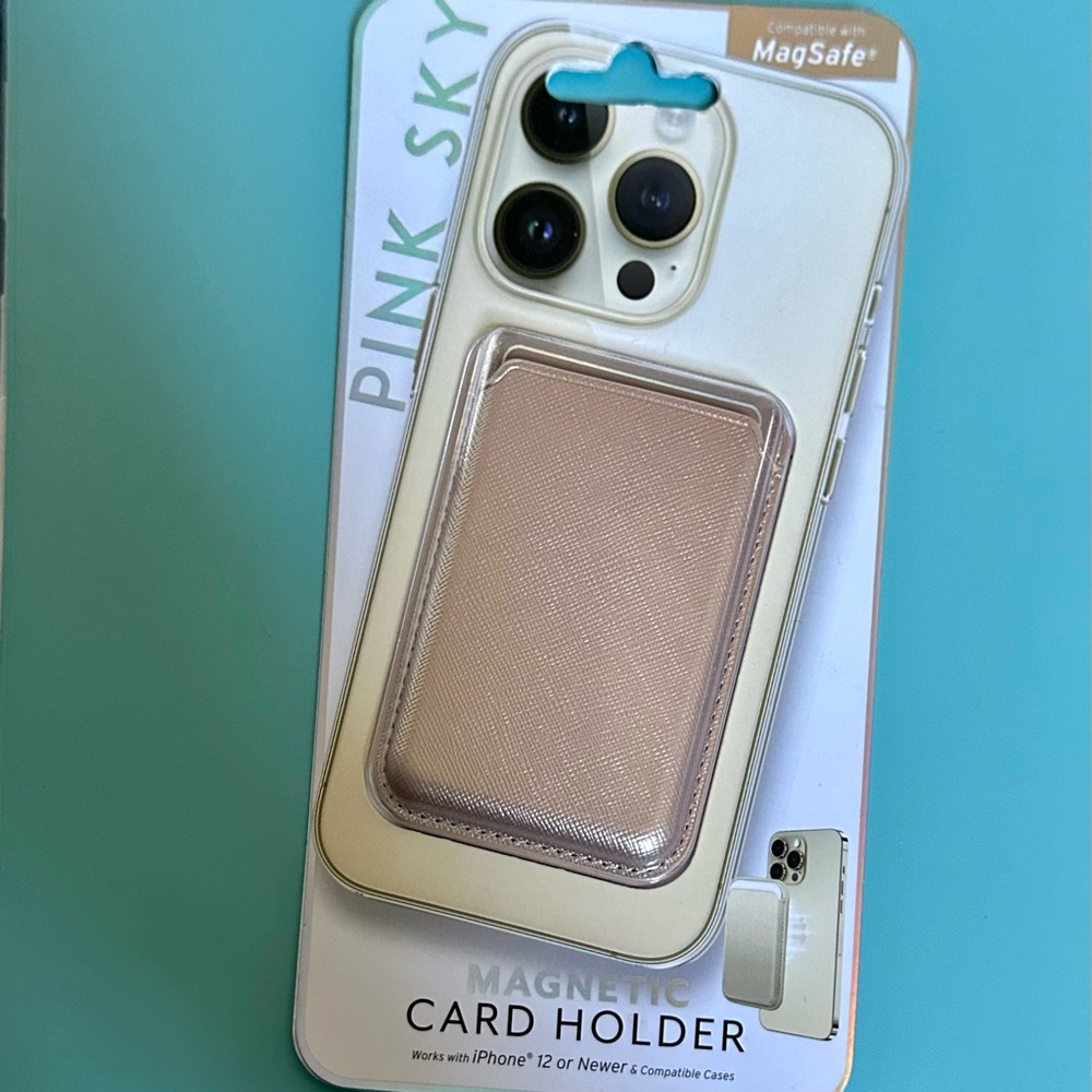 NWT- MAGNETIC CARD HOLDER